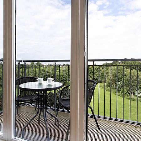 Lochend Park View Apartment Edinburgh Zimmer foto
