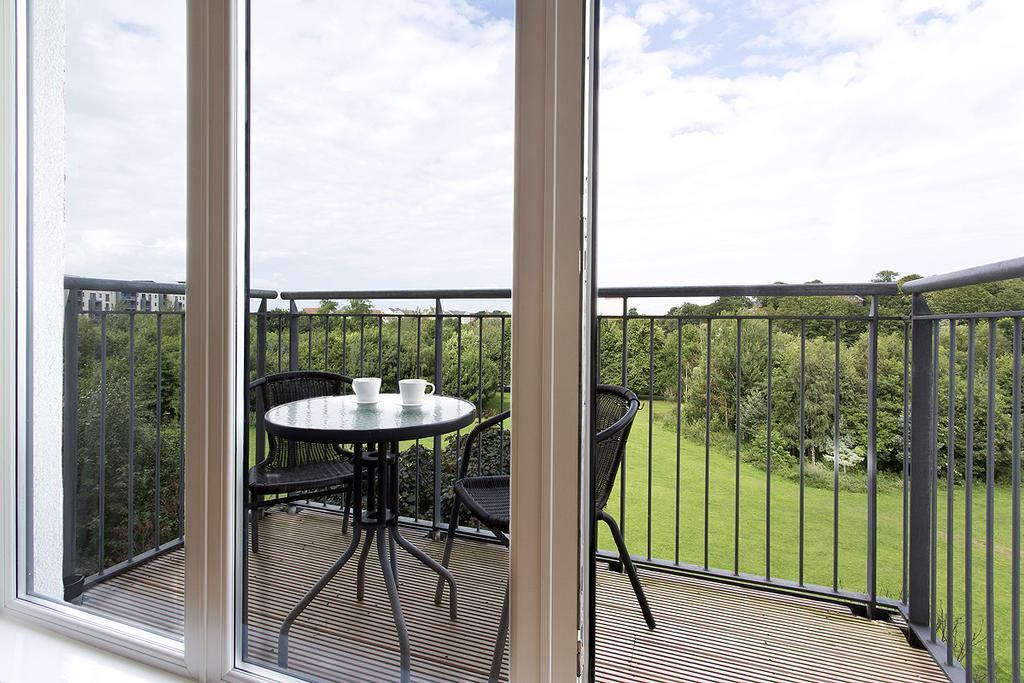 Lochend Park View Apartment Edinburgh Zimmer foto