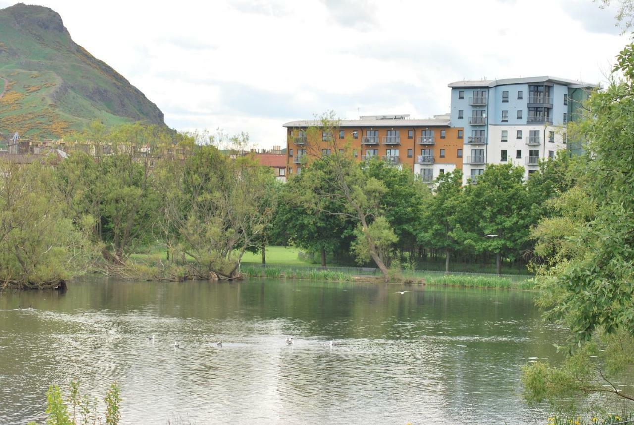 Lochend Park View Apartment Edinburgh Exterior foto