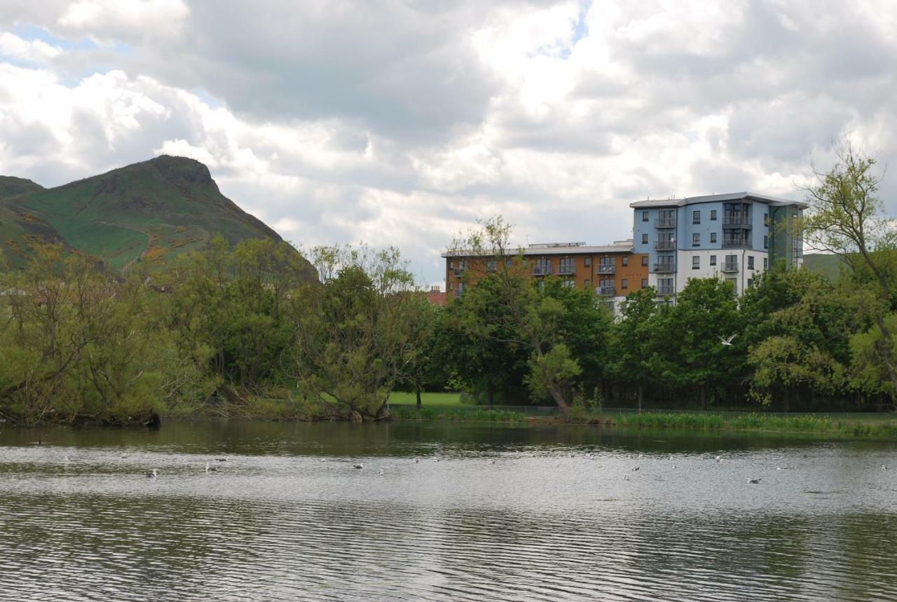 Lochend Park View Apartment Edinburgh Exterior foto